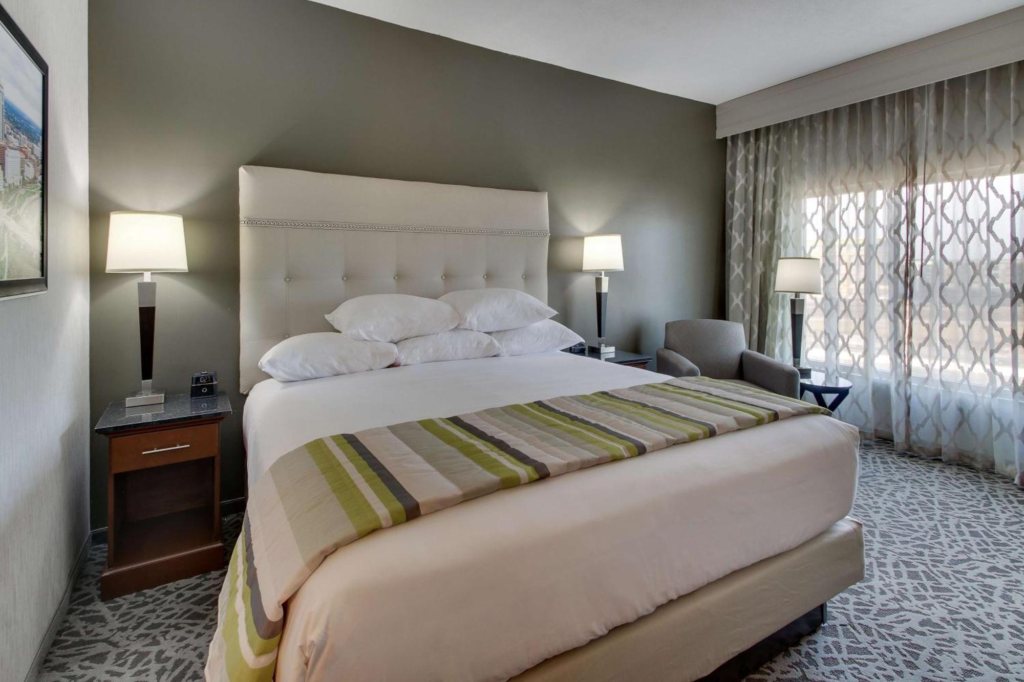 Drury Inn & Suites Cleveland Beachwood Buitenkant foto